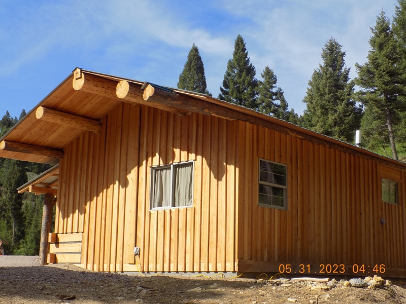 OFF GRID MOUNTAIN CABIN MONTANA