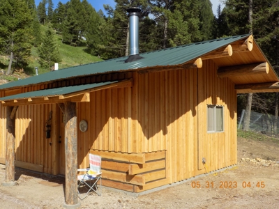 Off-Grid Mountain Cabin on Acreage with Wildlife! - image 1
