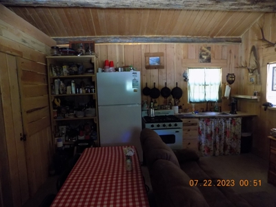 Off-Grid Mountain Cabin on Acreage with Wildlife! - image 5