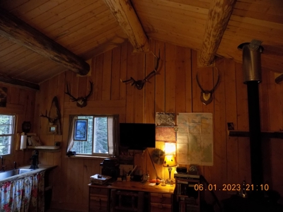 Off-Grid Mountain Cabin on Acreage with Wildlife! - image 12