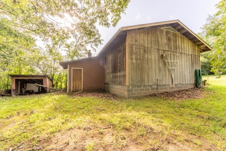 Home in Town in Alton Missouri - image 8