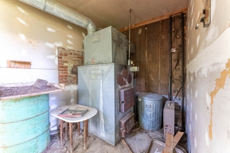Home in Town in Alton Missouri - image 18