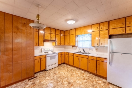 Home in Town in Alton Missouri - image 10