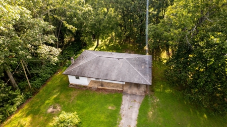 Home in Town in Alton Missouri - image 21
