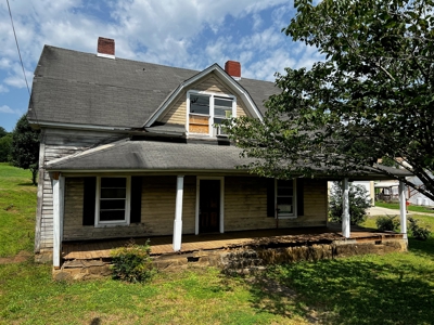 Home Near Historic Downtown Lenoir NC - image 6