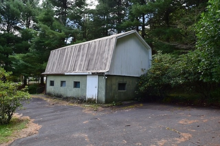 Investment Home for Sale Adjoining the Blue Ridge Parkway - image 16