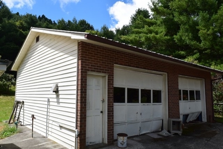 Investment Home for Sale Adjoining the Blue Ridge Parkway - image 9