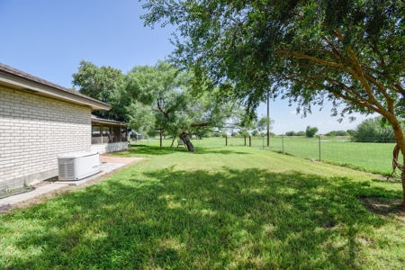 Horse and cattle ranch in Sinton, Texas - image 20