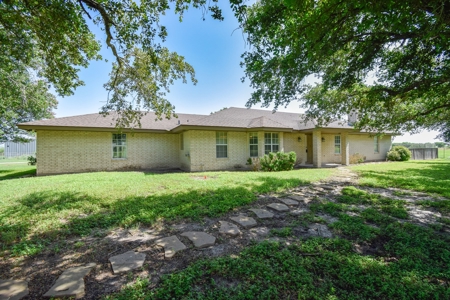 Horse and cattle ranch in Sinton, Texas - image 1