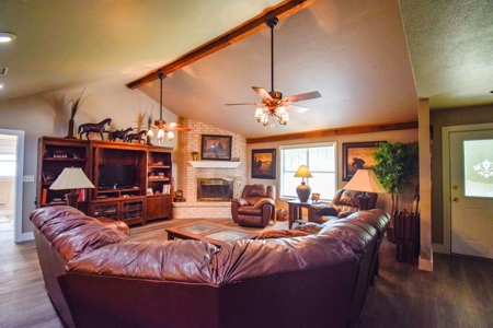 Horse and cattle ranch in Sinton, Texas - image 37