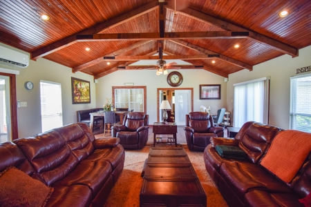 Horse and cattle ranch in Sinton, Texas - image 25