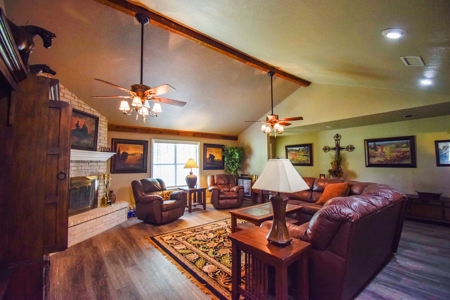 Horse and cattle ranch in Sinton, Texas - image 38