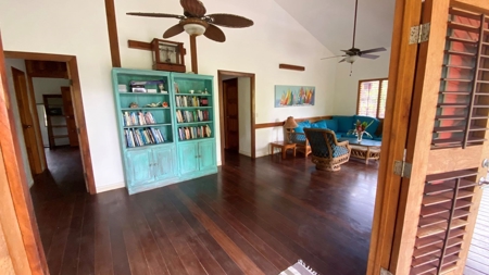 Titled Bluff Beach BnB, Bocas del Toro - image 3