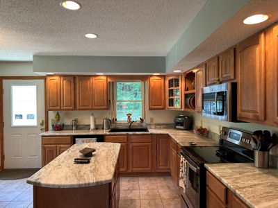 Contemporary Country Home - image 11