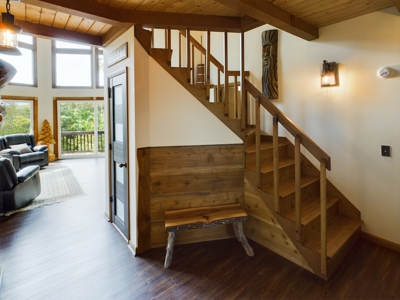 Mountain Chalet for Sale in Seven Devils NC - image 18