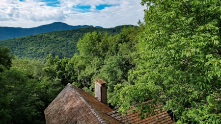 Mountain Chalet for Sale in Seven Devils NC - image 45