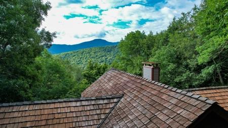 Mountain Chalet for Sale in Seven Devils NC - image 41