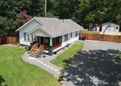 Charming Home on 1.11 Acres in Atlanta, TX - image 1