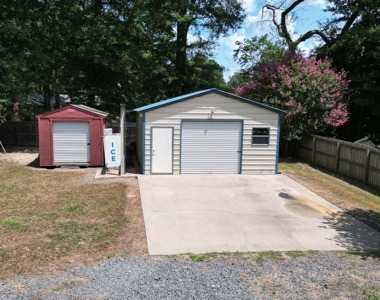 Charming Home on 1.11 Acres in Atlanta, TX - image 7
