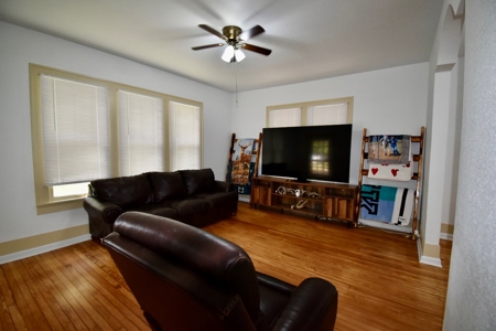 Charming Home on 1.11 Acres in Atlanta, TX - image 8