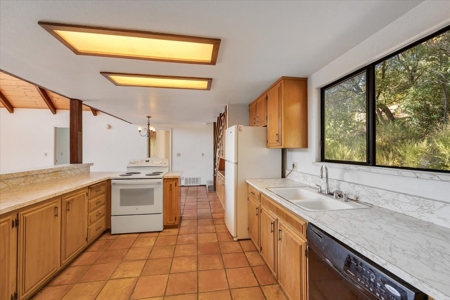 Country Living 5 minutes from Downtown Murphys!! - image 28