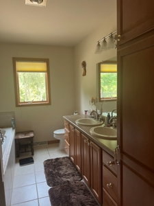 Recreational Estate on 40 Acres Near Oxford - image 14