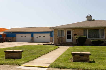 Entertainment Business w/ Home in Southern Iowa FOR SALE - image 8
