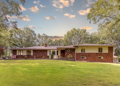 Country Home and Acreage/Farm in the Missouri Ozarks - image 3