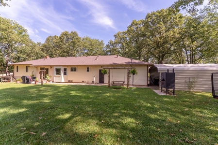 Country Home and Acreage/Farm in the Missouri Ozarks - image 2