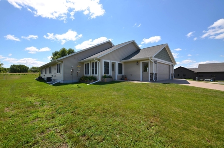 3 Bedroom 3 Bath home With Golf Course Access in WI for sale - image 2