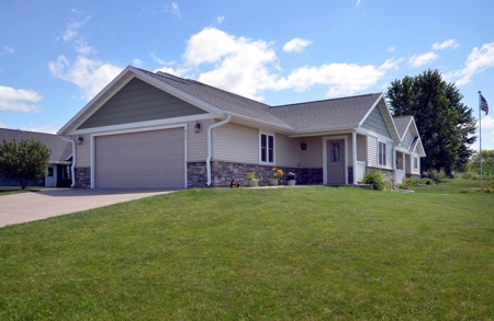 3 Bedroom 3 Bath home With Golf Course Access in WI for sale - image 1