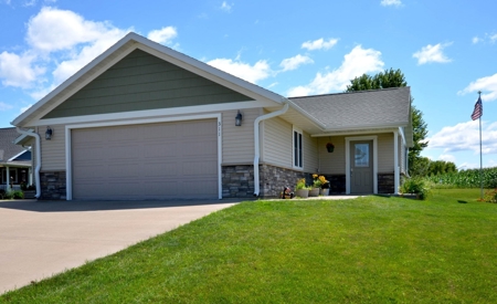 3 Bedroom 3 Bath home With Golf Course Access in WI for sale - image 31