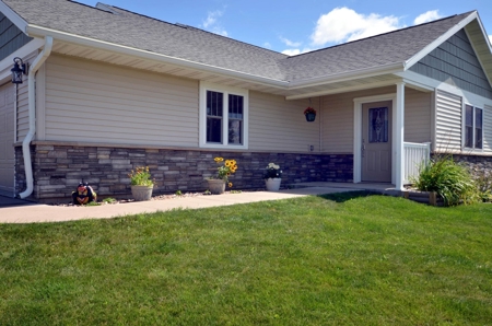 3 Bedroom 3 Bath home With Golf Course Access in WI for sale - image 32