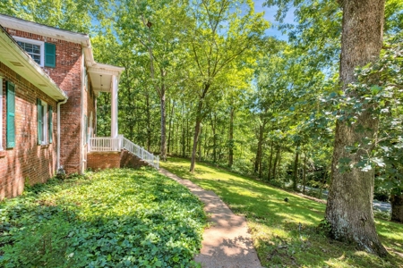 Country Home for Sale in Lewis County, Tennessee - image 6