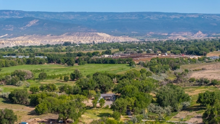 Colorado country home with acreage, 2 living areas, ponds - image 4