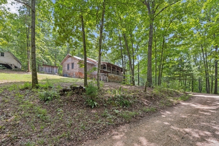 Country Home for Sale in Hickman County, Tennessee - image 4