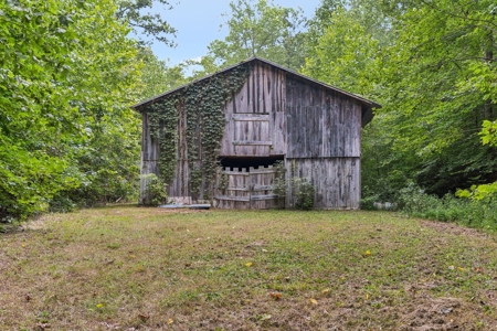 Country Home for Sale in Hickman County, Tennessee - image 31