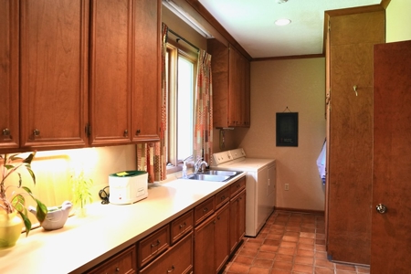 House 5000 Sq Ft 5 Br 4.5 Bath SW MS with 7.6 Acres - image 40