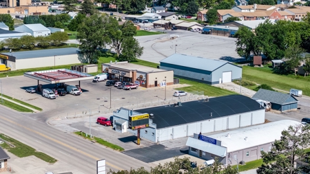 Harlan Iowa Bowling Center with Restaurant/Lounge - image 1