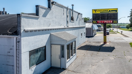 Harlan Iowa Bowling Center with Restaurant/Lounge - image 4