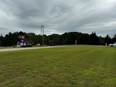 Prime Commercial Location off Hwy 51 in Poynette WI - image 2