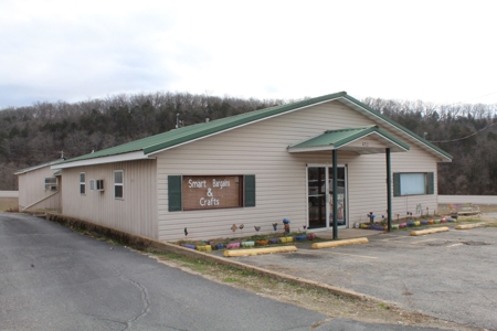 Residence in Gainesville, MO with Income Producing Potential - image 2
