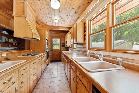 36 +/- acre dream hunting property and home Baraboo, WI - image 18