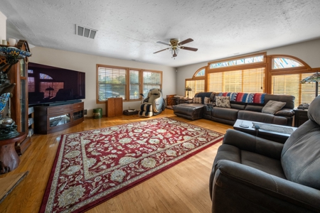 Home For Sale in Kalama, WA! - image 7