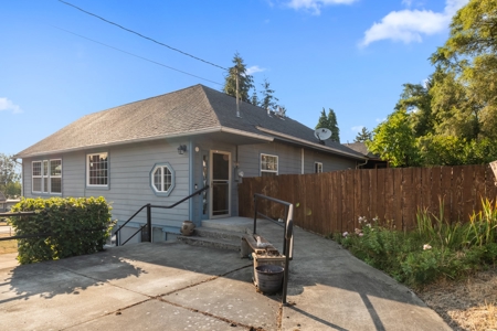 Home For Sale in Kalama, WA! - image 36