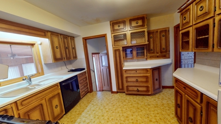 Home in Sarnia for Sale by Online Auction - image 10