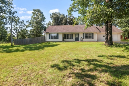 Charming Hobby Farm in West Plains, Howell County, Missouri - image 1