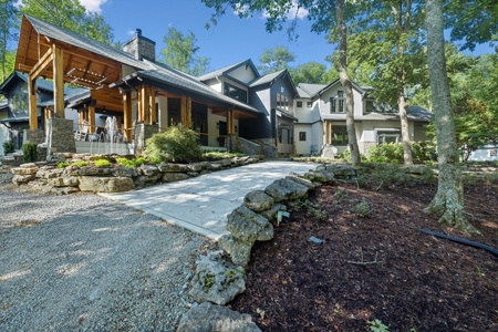 Exquisite Franklin Estate with Guest House and Resort-Style - image 1