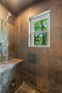 Serene Woodland Retreat with Modern Comforts in Franklin - image 19