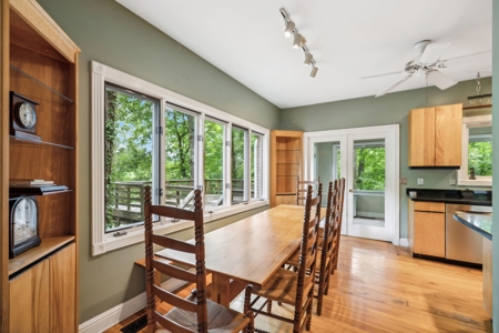 Serene Woodland Retreat with Modern Comforts in Franklin - image 6
